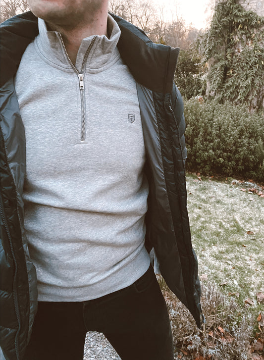 CLASSIC SHIELD QUARTER ZIP SWEATSHIRT